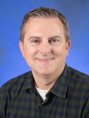 Justin Snyder portrait headshot